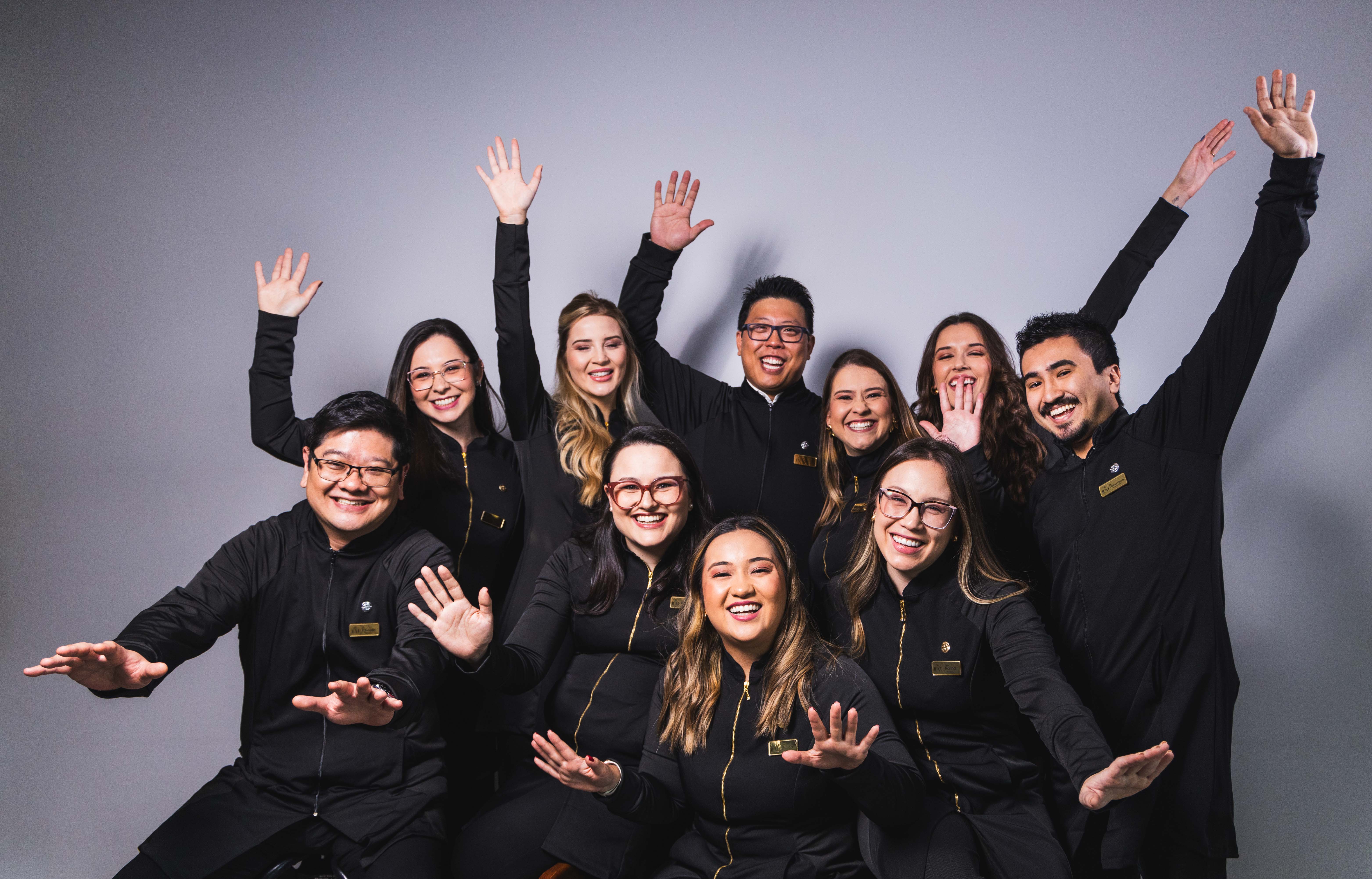 Equipe IEM Odontologia sorrindo, especialistas reunidos
